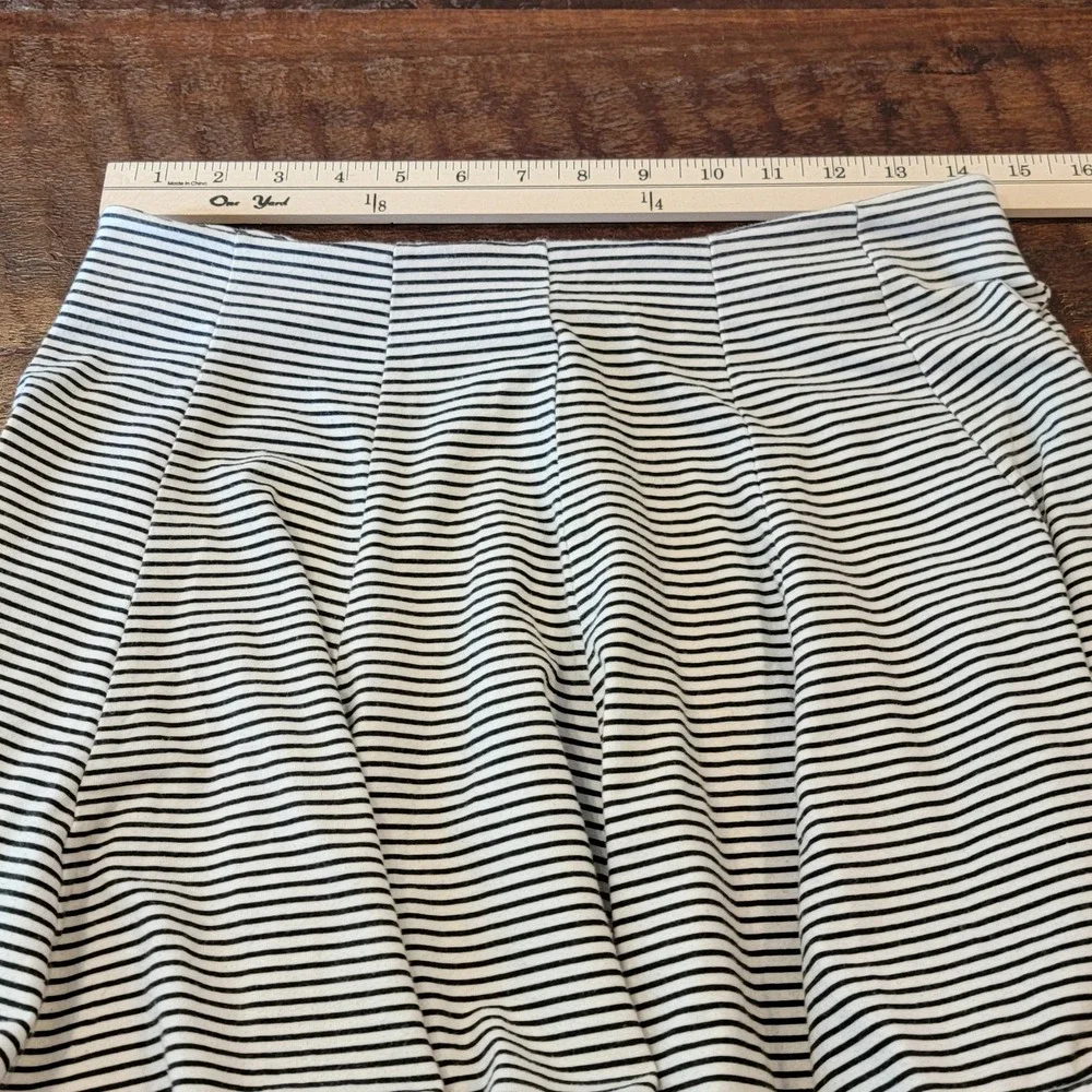 American Eagle Outfitters Mini Skirt Size 8 White Black Stripes Summer Beachy - Picture 6 of 7